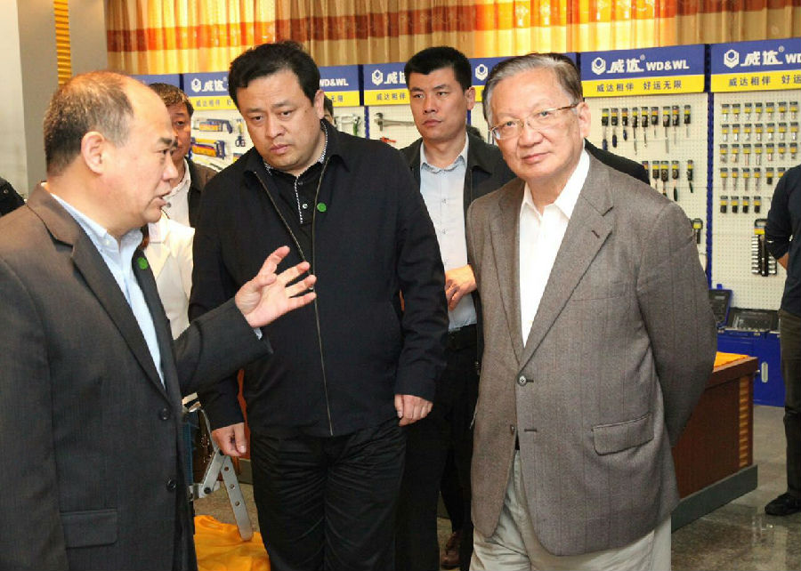 原國(guó)務(wù)委員、外交部部長(zhǎng)唐家璇視察威力工具集團(tuán)(圖3)